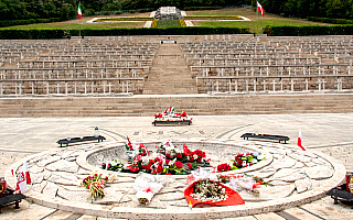 Odwiedzają cmentarze polskich żołnierzy we Włoszech. Dla młodzieży to żywa lekcja historii